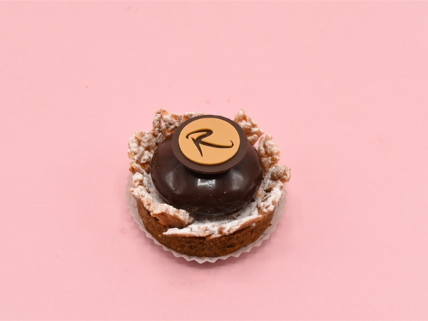 Pinda-chocoladeganache gebakje